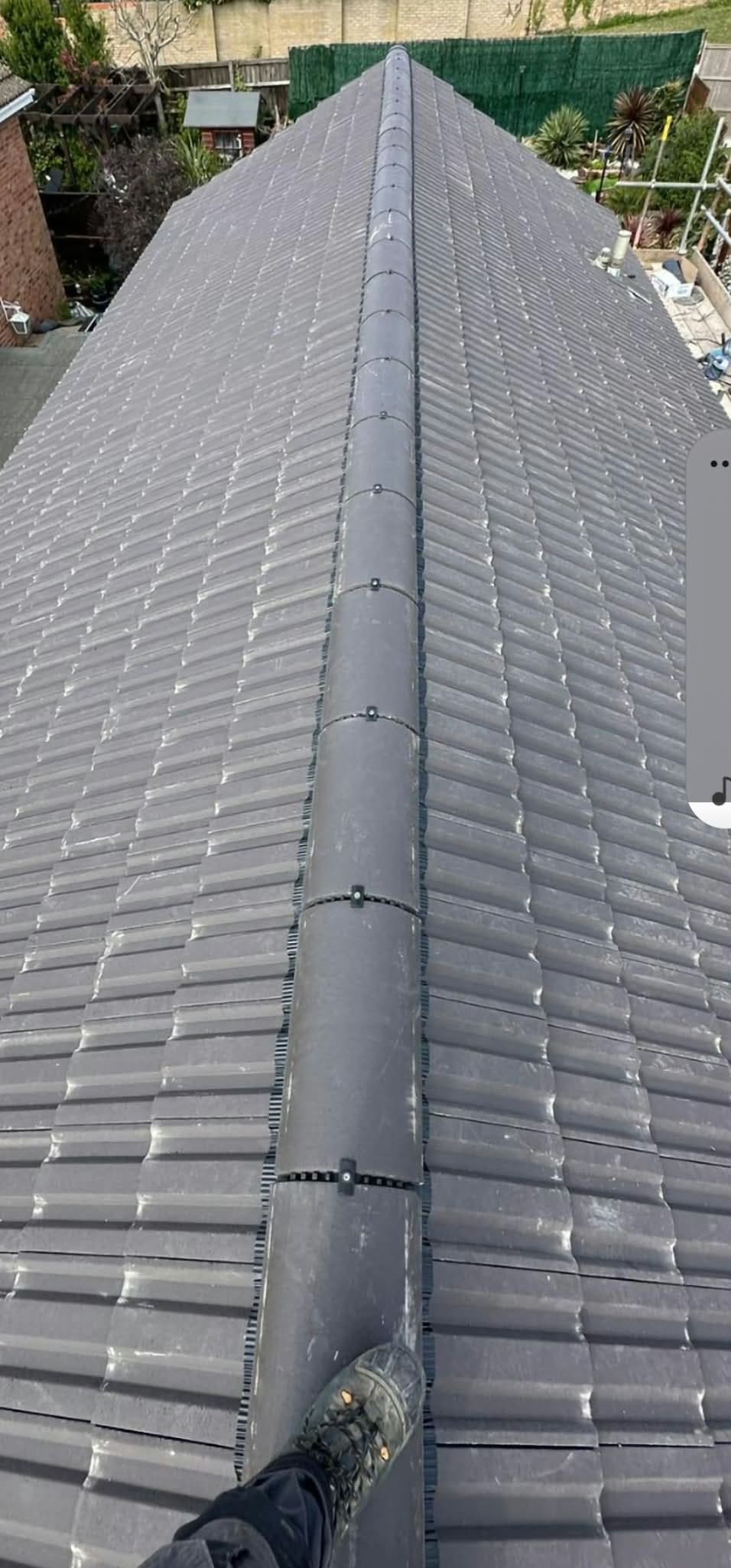 Close-up of a dry ridge system with union clips along the ridge line